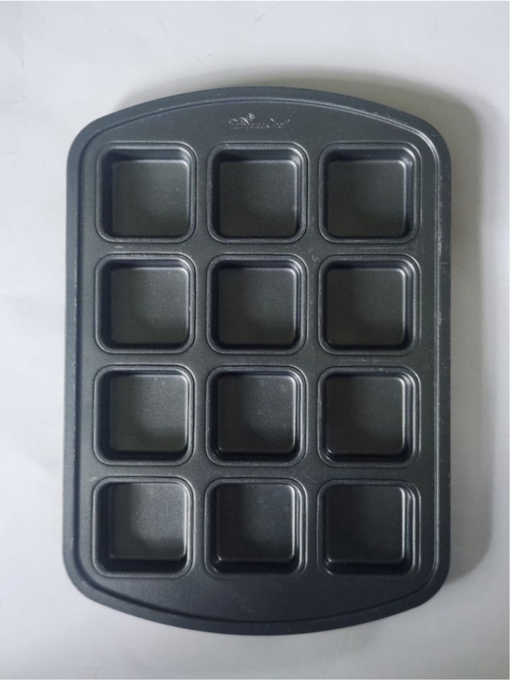Pampered Chef Gray 12-Cavity Square Brownie Bakeware Pan One Size